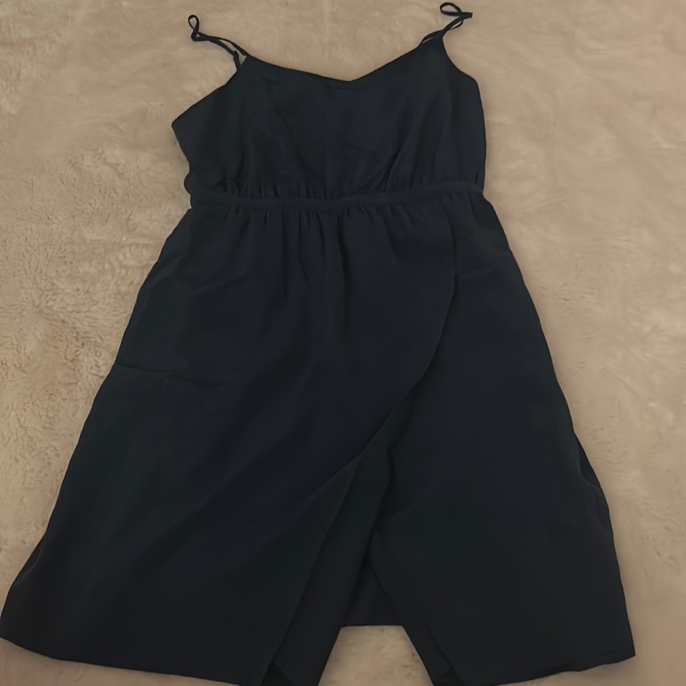 Selling a navy blue dress!